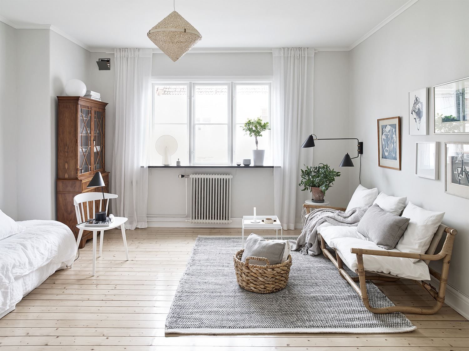 Interiores minimalistas en un estudio departamento escandinavo